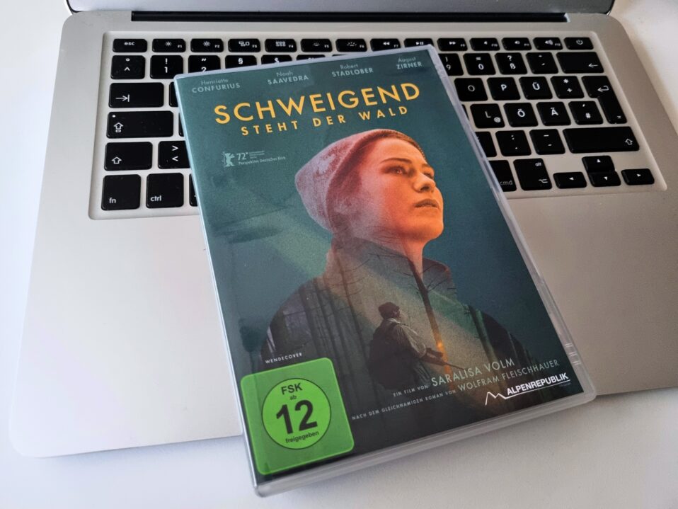 Schweigend steht der Wald